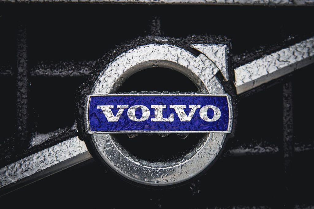 Електрокросовер Volvo EX90 - флагманська модель з проблемами