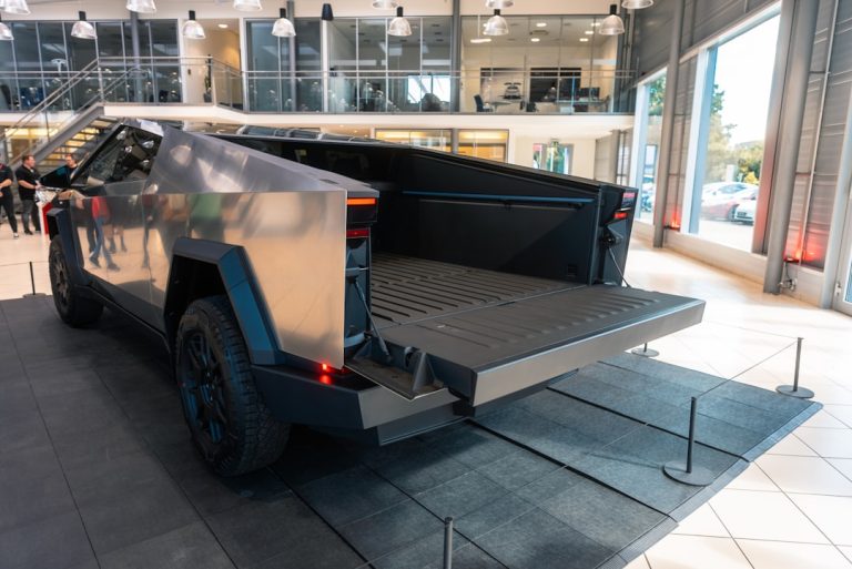 Tesla Cybertruck електричний пікап для доставки товарів