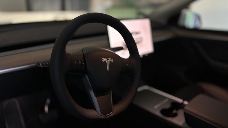 Tesla електромобіль та концепція кібербезпеки